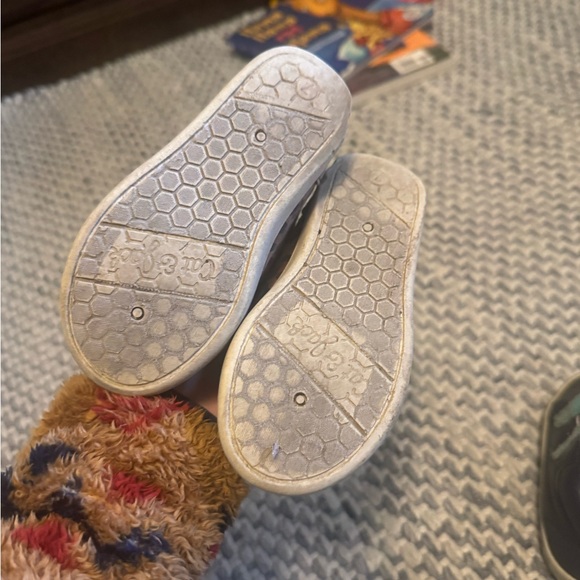 Bundle of 2 size 7 Toddler Shoes - Ten Little sneakers - Picture 4 of 5
